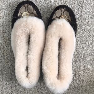 Coach slippers in excellent-like new condition!